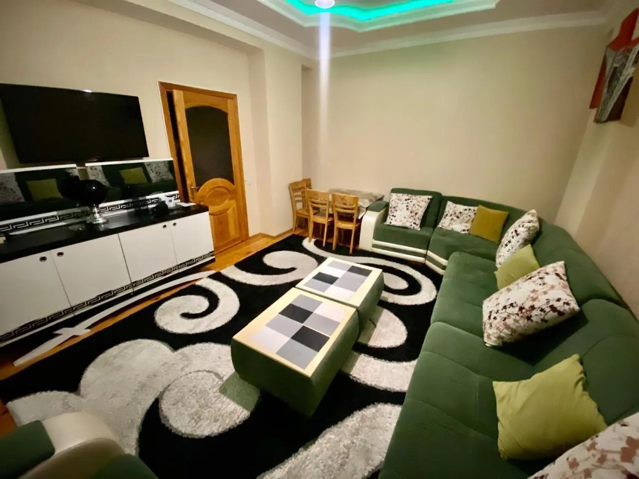 Cozy Apt With A Spacious Sofa For A Long Stay Baku Azerbaijan
